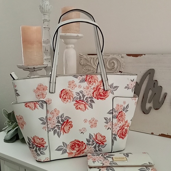 Guess flower bag and wallet - Picture 4 of 15